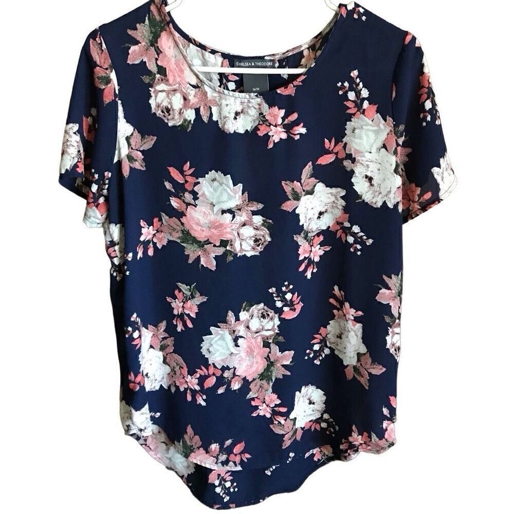 Chelsea & Theodore size Medium womens top short sleeve navy blue floral